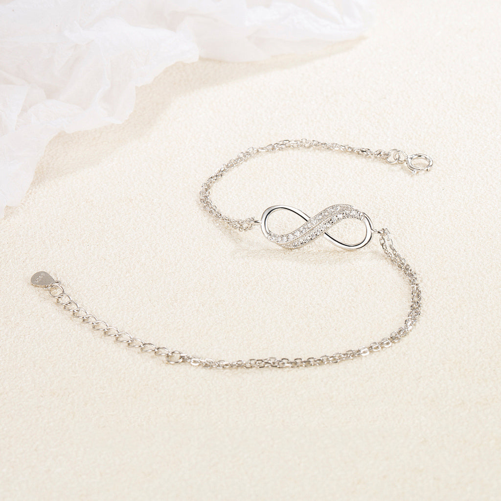 Veyra Armband Nummer 8 – Silber mit Zirkonia