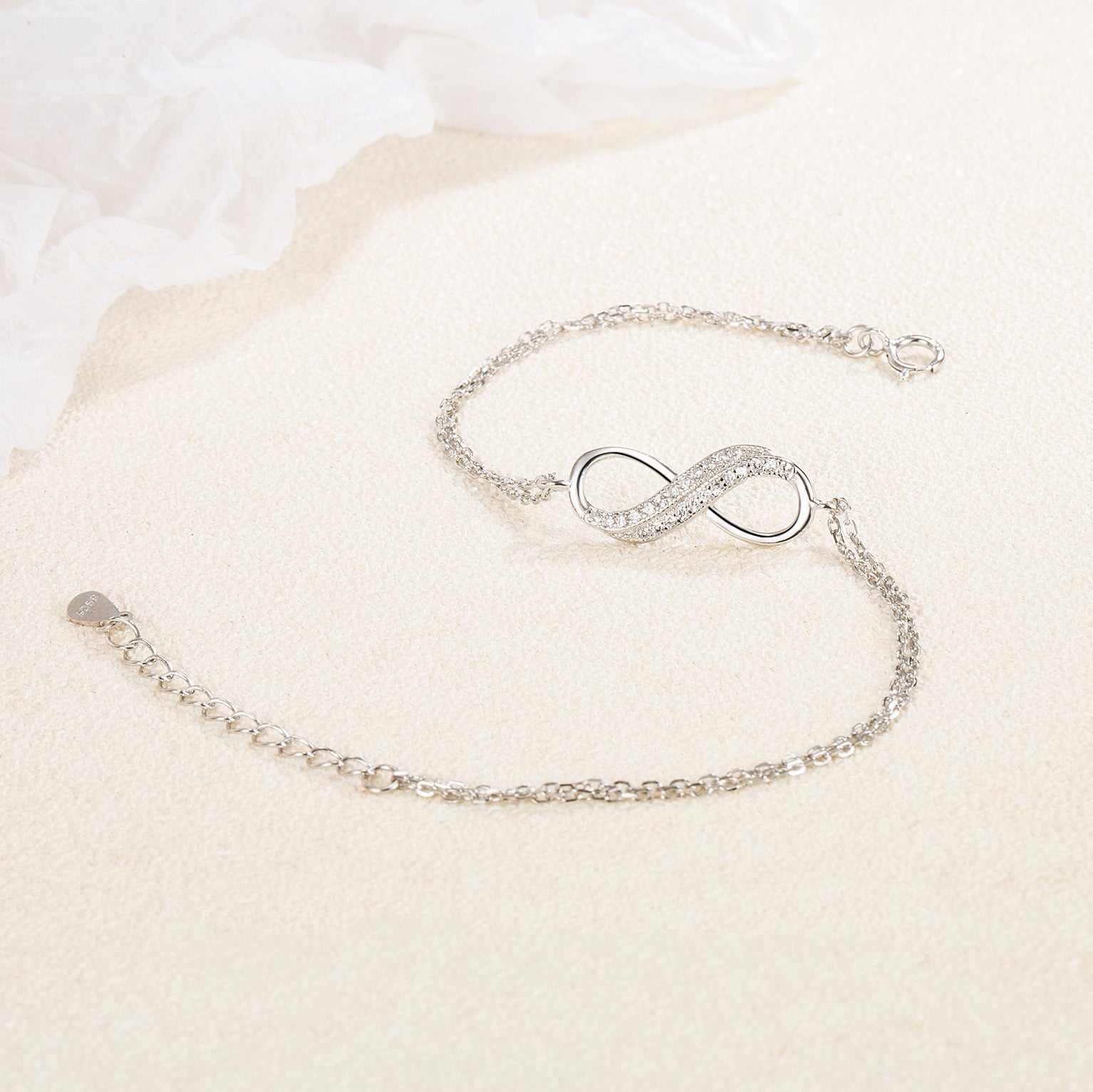 Veyra Armband Nummer 8 – Silber mit Zirkonia