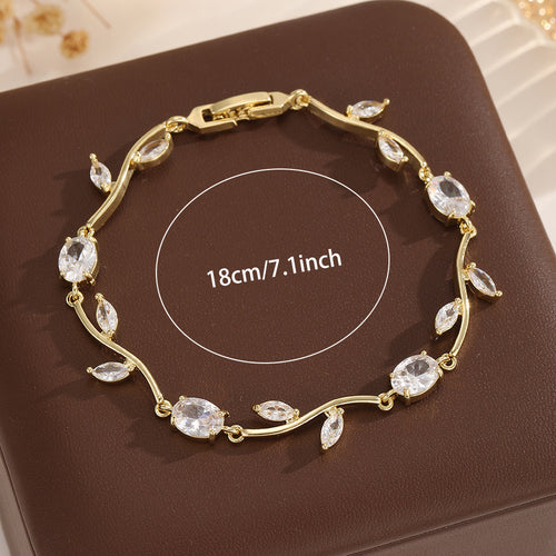 Veyra Armband mit Blumendesign – Elegant in Gold & Weißgold