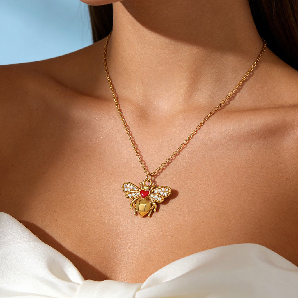 Veyra Heart Necklace – Elegant Heart Pendant for Women in Gold